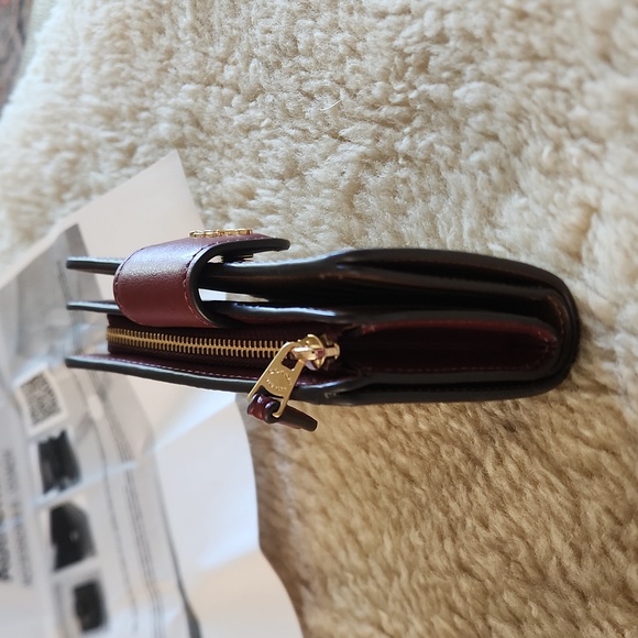 Gorgeous NWOT Coach Signature Wildflower Bi-fold Snap Front Wallet 🩷🌼 - Picture 4 of 16